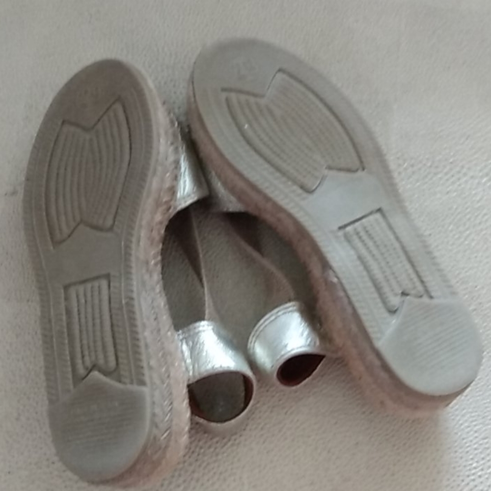 Shoes - Picture 4 of 6